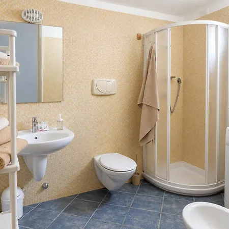 شقة فندقية Desiree 4*